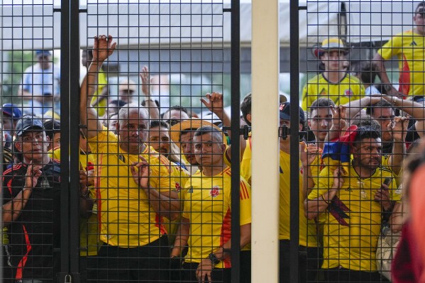 Fans wait to enter the stadium prior to the Copa America final soccer match between Argentina and Colombia in Miami Gardens, Fla., Sunday, July 14, 2024. (AP Photo/Lynne Sladky)