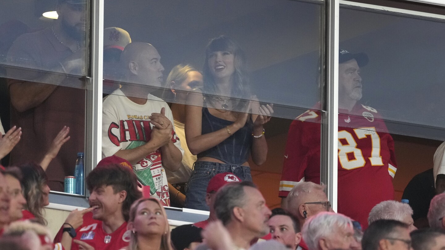 Taylor Swift shows up at Arrowhead Stadium to watch Travis Kelce, Chiefs face Ravens in NFL opener