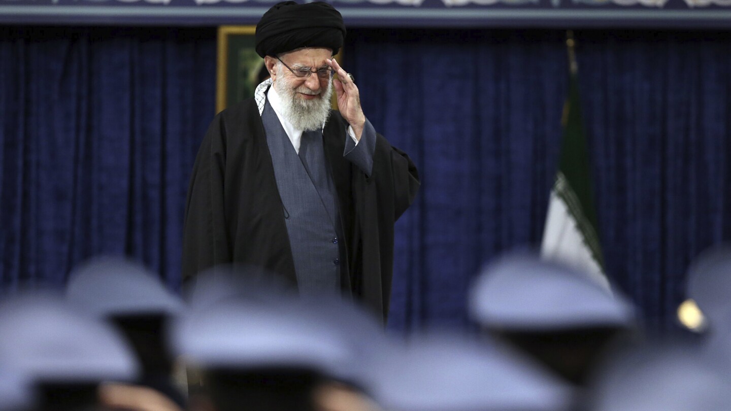 Meta премахна акаунти в Instagram и Facebook за върховния лидер на Иран аятолах Али Хаменей