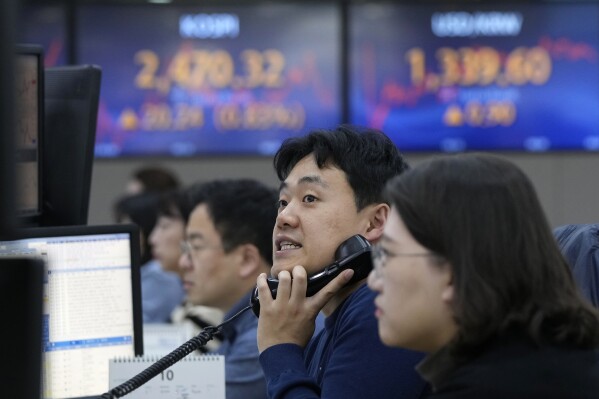A currency trader looks at monitors at the foreign exchange dealing room of the KEB Hana Bank headquarters in Seoul, South Korea, Thursday, Oct. 12, 2023. Asian shares mostly rose Thursday as investors awaited the release of U.S. consumer price index numbers and kept a cautious watch over the war between Israel and the Palestinian militant group Hamas.(AP Photo/Ahn Young-joon)