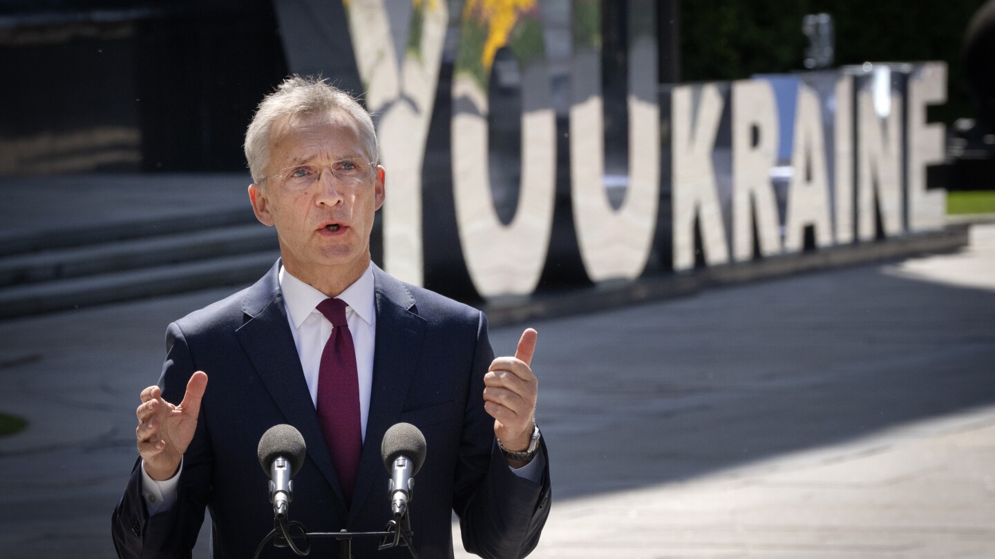 Шефът на НАТО упреква страните от алианса, че не са по-бързи да помогнат на Украйна срещу Русия
