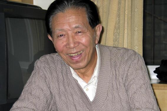 FILE - Military surgeon Jiang Yanyong is seen in a hotel room in Beijing on Feb. 9, 2004. Jiang Yanyong, a Chinese military doctor who revealed the full extent of the 2003 SARS outbreak and was later placed under house arrest for his political outspokenness, has died, a long-time acquaintance and a Hong Kong newspaper said Tuesday, March 14, 2023. (AP Photo, File)