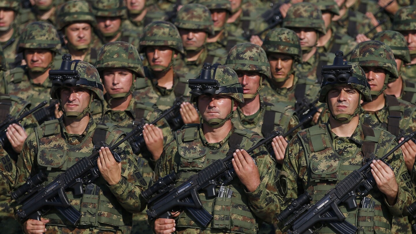 Сръбската армия предлага връщане на набора, тъй като напрежението продължава да расте на Балканите