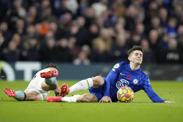 Burnley's Josh Brownhill, left, fights for the ball with Chelsea's Christian Pulisic during the English Premier League soccer match between Chelsea and Burnley at the Stamford Bridge stadium in London, Saturday, Nov. 6, 2021. (AP Photo/Frank Augstein)