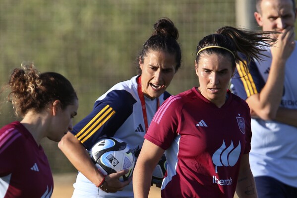 Spain's women's national team coach Montse Tome, centre, instructs players during a training session in Oliva, Spain, Wednesday, Sept. 20, 2023. Most of Spain's World Cup-winning players have ended their boycott of the women's national team after the government intervened to help shape an agreement that was expected to lead to immediate structural changes at the country's soccer federation. (AP Photo/Alberto Saiz)