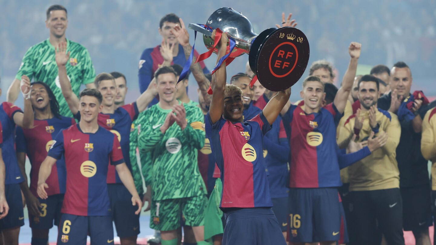 Villarreal frena celebraciones del título del Barcelona; Mbappé anota de nuevo para el Madrid