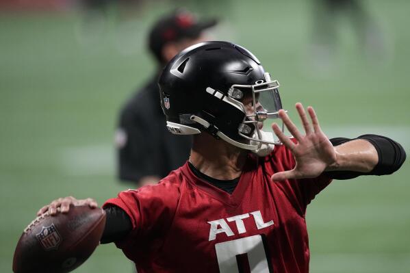 Atlanta Falcons quarterback Desmond Ridder (9) throws during the NFL team's football practice, Friday, June 2, 2023, in Atlanta. (AP Photo/John Bazemore)