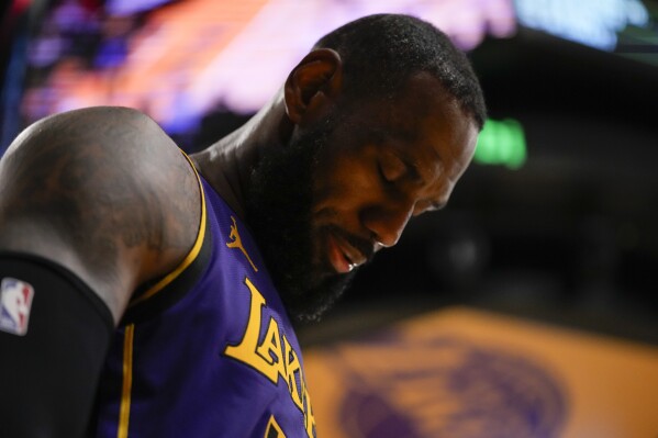 Frustrated LeBron sounds off on Lakers' struggles after 10th loss in 13  games, 127-113 to Memphis | AP News
