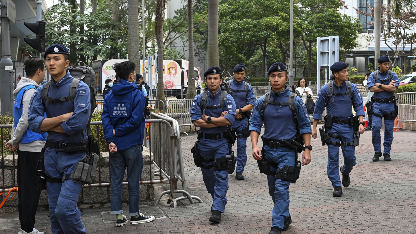 ХОНКОНГ AP — Прокурорите в сряда твърдят че хонконгският активист