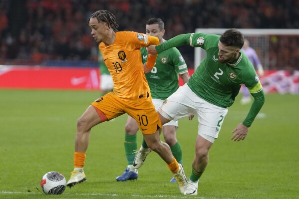 Netherlands' Xavi Simons and Ireland's Matt Doherty, right, vie for the ball during the Euro 2024 group B qualifying soccer match between the Netherlands and Ireland at the Johan Cruyff ArenA stadium in Amsterdam, Netherlands, Saturday, Nov. 18, 2023. (AP Photo/Peter Dejong)