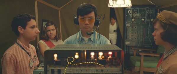 Movie Review: Americana, told Wes Anderson-style, in star-filled Asteroid  City | AP News