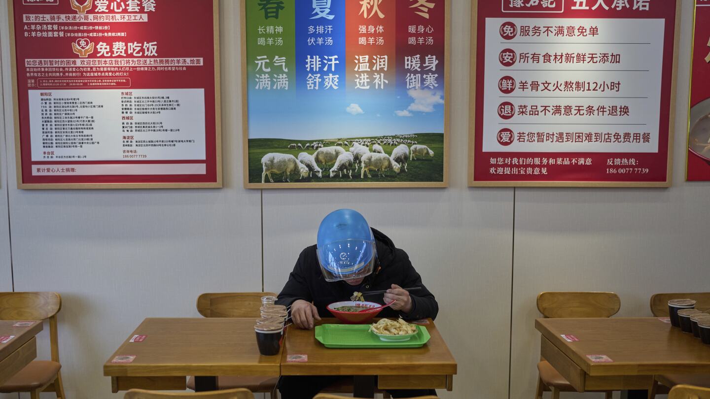 China's army of food delivery drivers get by with help from discount 'loving meals'