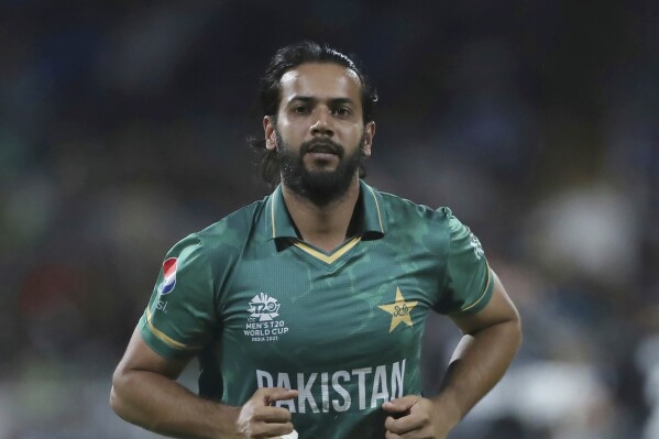 FILE- Pakistan's Imad Wasim runs to take his fielding position at the boundary during the Cricket Twenty20 World Cup match between New Zealand and Pakistan in Sharjah, UAE, Tuesday, Oct. 26, 2021. Pakistan allrounder Imad Wasim has retired from international cricket. The 34-year-old Wasim made the announcement on X, formerly known as Twitter, on Friday, Nov. 24, 2023. (AP Photo/Aijaz Rahi, File)