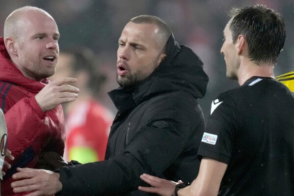 Amsterdam's head coach John Heitinga, center, after the Europa League playoff second leg soccer match between 1. FC Union Berlin and Ajax Amsterdam in Berlin, Germany, Feb. 23, 2023. (AP Photo/Michael Sohn, File)