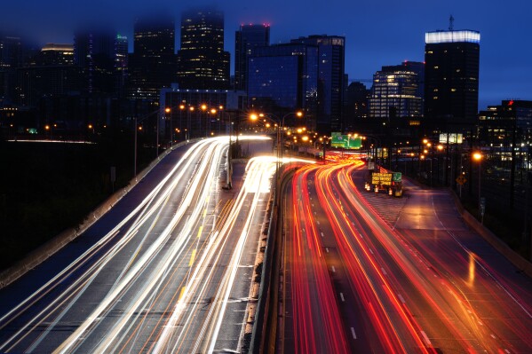 FILE - Vehicles move along Interstate 76 ahead in Philadelphia, Nov. 22, 2023. The energy used by cars and CO2 emissions could have dropped by over 30% in the past decade if not for the world’s growing taste for SUVs, a new report from the Global Fuel Economy Initiative suggests. (AP Photo/Matt Rourke, File)