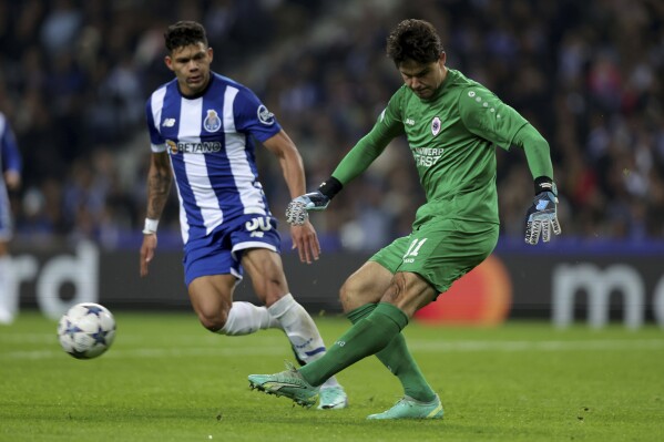 At 40, Pepe becomes becomes oldest scorer in Champions League as Porto  beats Antwerp 2-0 - The San Diego Union-Tribune