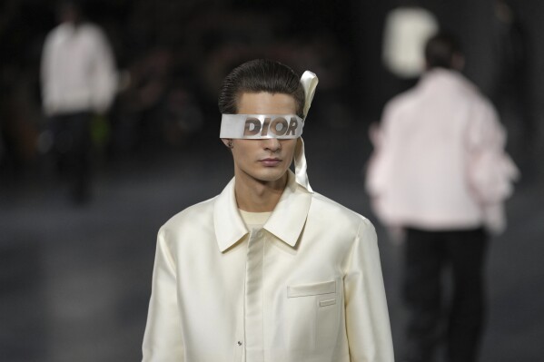 A model wears a creation as part of the men's Dior Homme Fall-Winter 2025-2026 collection, that was presented in Paris, Friday, Jan. 24, 2025. (AP Photo/Thibault Camus)