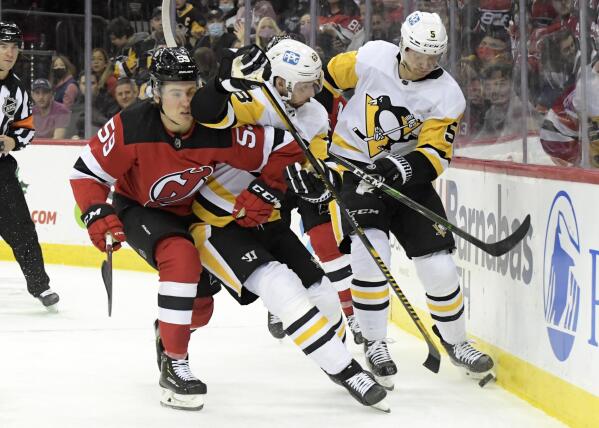 Wings beat Devils, fall to Penguins