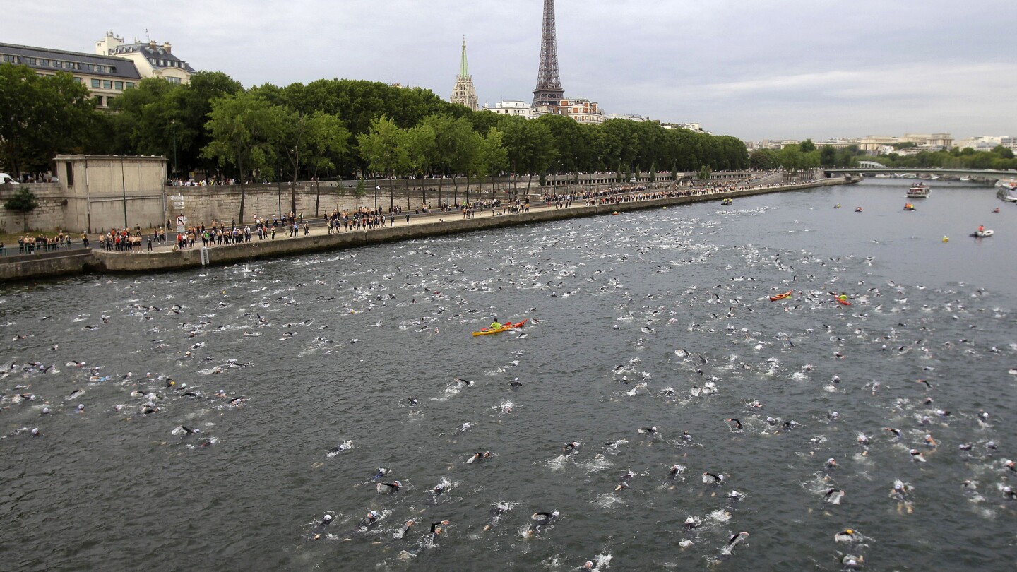 Кметът на Париж е убеден, че качеството на водата ще позволи олимпийското плуване в река Сена