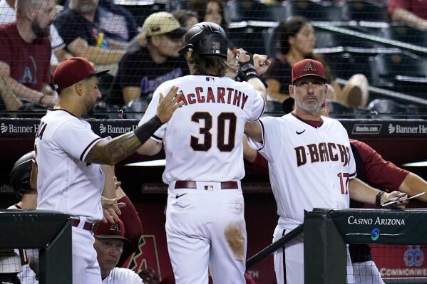 Giants' bats bust out for 8-5 win to take first game from D-backs