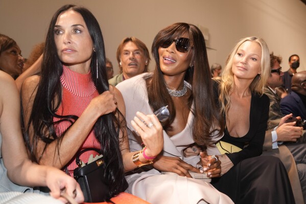 Naomi Campbell Models Fendi Peekaboo Spring 2023 Bag