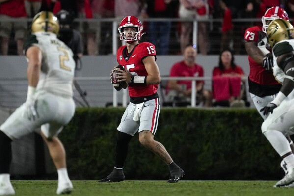 Georgia quarterback Carson Beck (15) looks for a open receiver during the first half of an NCAA college football game against UAB , Saturday, Sept. 23, 2023, in Athens, Ga. (AP Photo/John Bazemore)