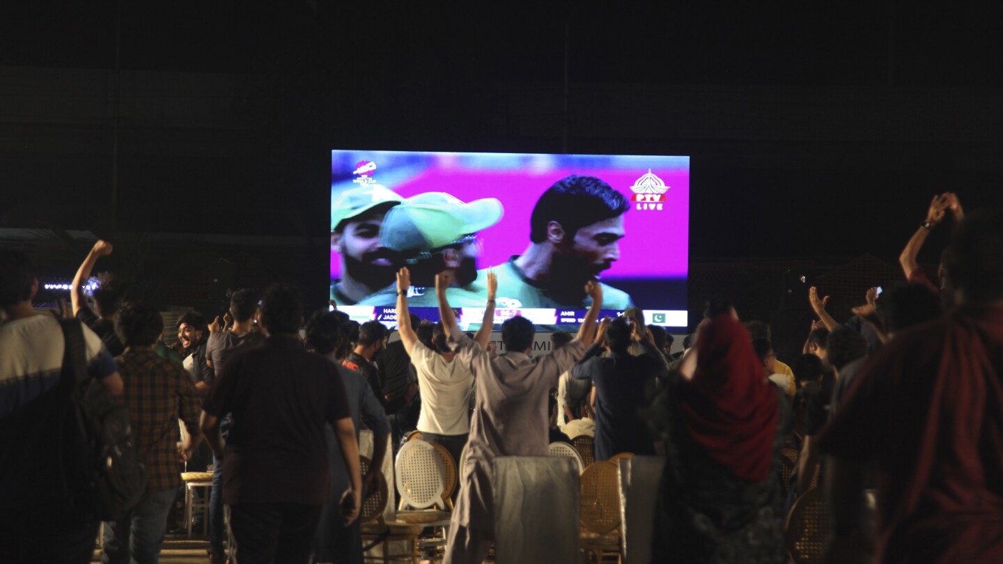 ИСЛАМАБАД AP — Плахото удряне на отбора по крикет на