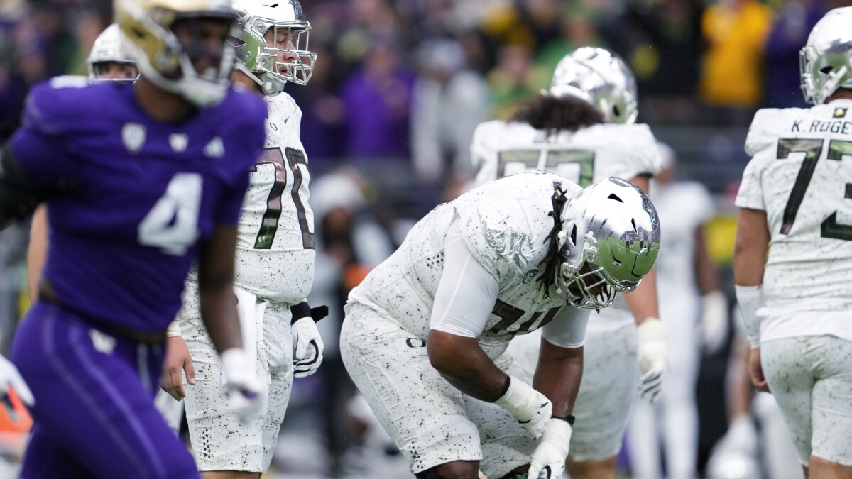 AP Top 25 Takeaways: Oregon-Washington embrace 4-down football; Resetting the Heisman Trophy race | AP News