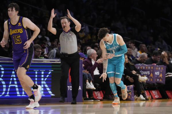 Russell Westbrook can't hit winner in Lakers' loss to Hornets