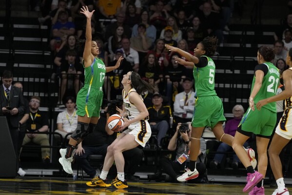 Caitlin Clark returns to Iowa in Fever's preseason game against Brazil  despite leg injury | AP News