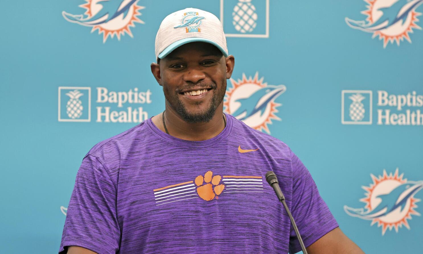 No smoking: Dolphins' London trip stirs memories for Flores
