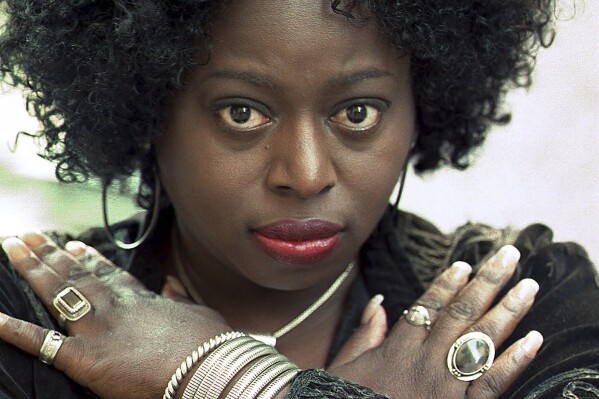Soul singer Angie Stone, pictured in New York, Oct. 14, 1999. (AP Photo/Jim Cooper, file)