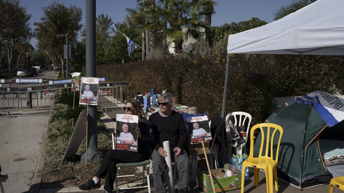 Семейства на заложници протестират пред дома на Нетаняху, засилвайки натиска за сделка за примирие за заложници