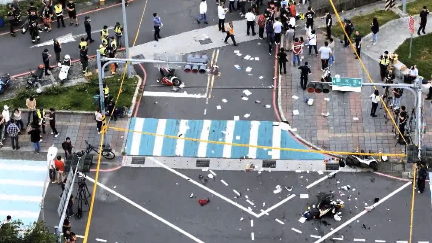 A car runs a red light and kills 3 people in Taiwan, including two 12-year-old girls