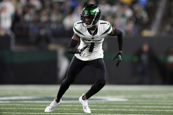 FILE - New York Jets cornerback Sauce Gardner (1) in action against the Los Angeles Chargers during an NFL football game Monday, Nov. 6, 2023, in East Rutherford, N.J. (AP Photo/Adam Hunger, File)