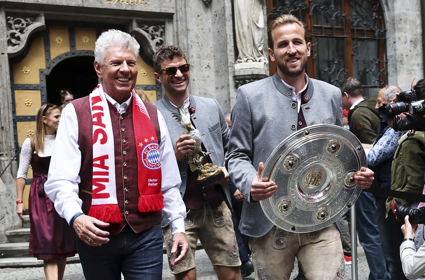 In leather and dirndls, Bayern Munich toasts its men's and women's teams for Bundesliga double