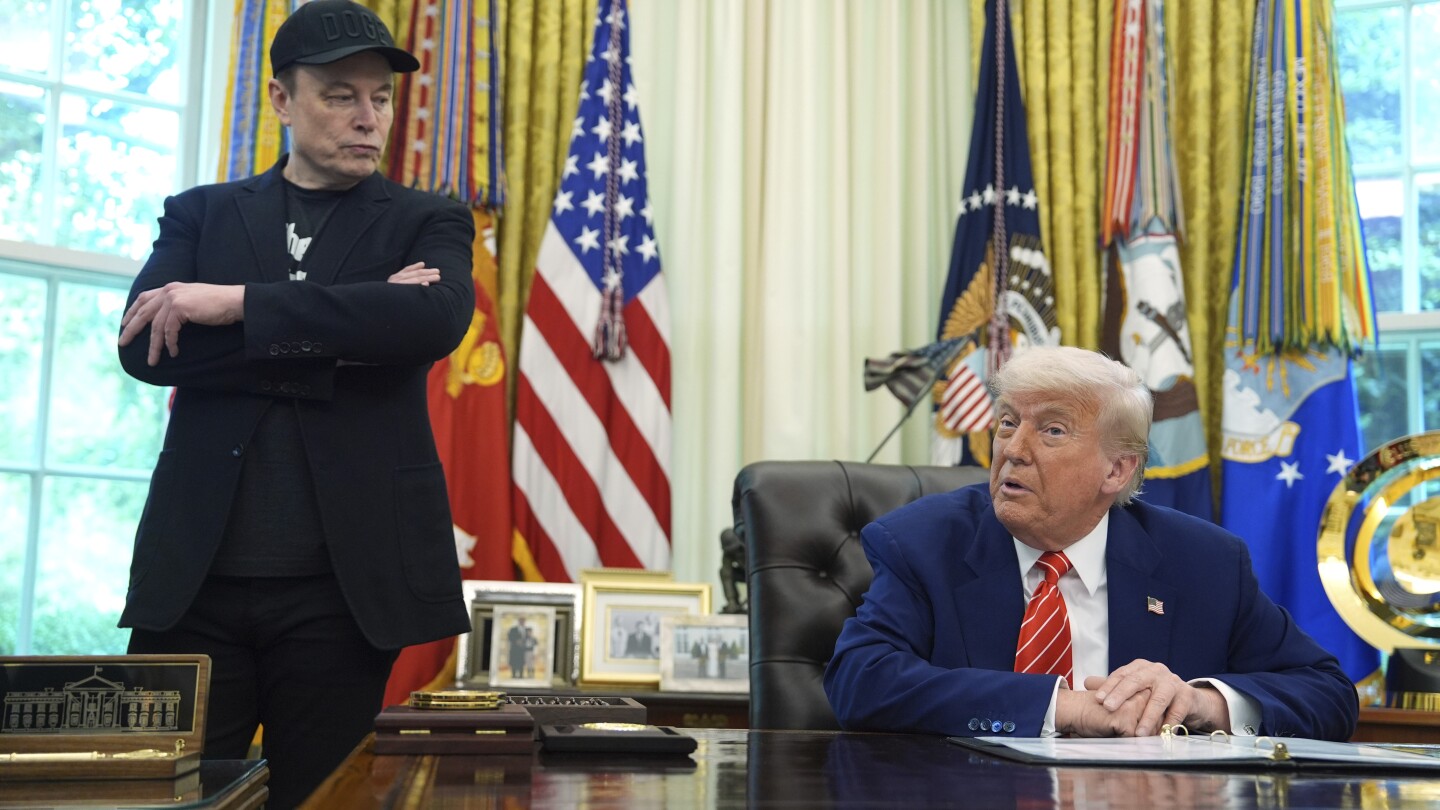 X Потребителите бяха залепени за взривовете на Musk v. Trump. Възможно ли е това да е добре за платформата? 