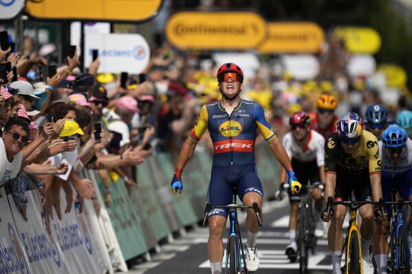 Pedersen wins Tour de France mass sprint after Cavendish crashes;  Vingegaard keeps yellow jersey