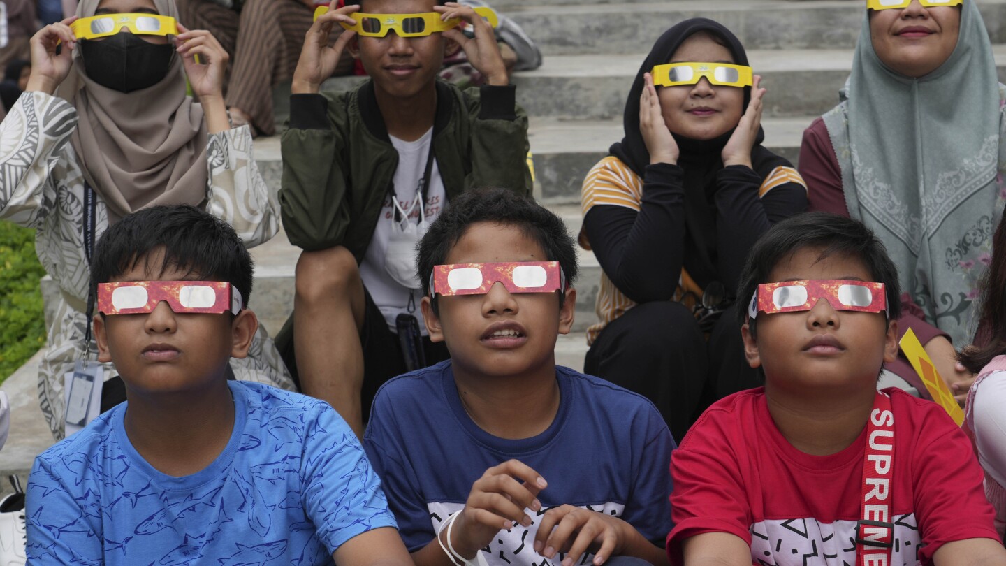 O eclipse solar do “Anel de Fogo” cruzará as Américas no sábado com milhões ao longo do caminho