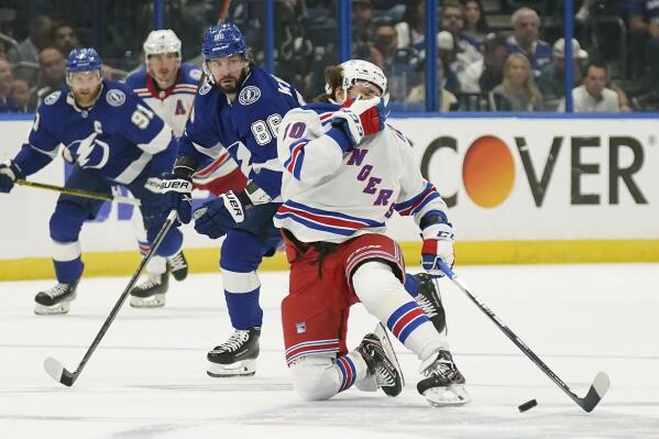 Palat scores late, Lightning beat Rangers 3-2 in Game 3