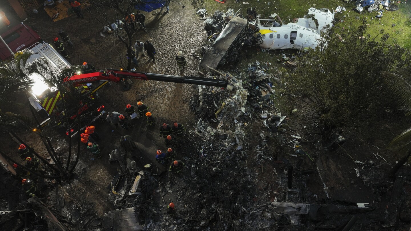 Brazilië: autoriteiten onderzoeken de oorzaak van de vurige vliegtuigcrash waarbij 61 mensen om het leven kwamen