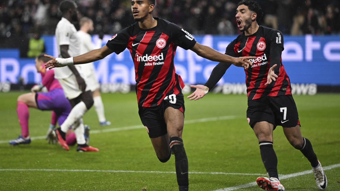 Eintracht Frankfurt routs Bayern Munich 5-1 for defending champ’s first Bundesliga defeat