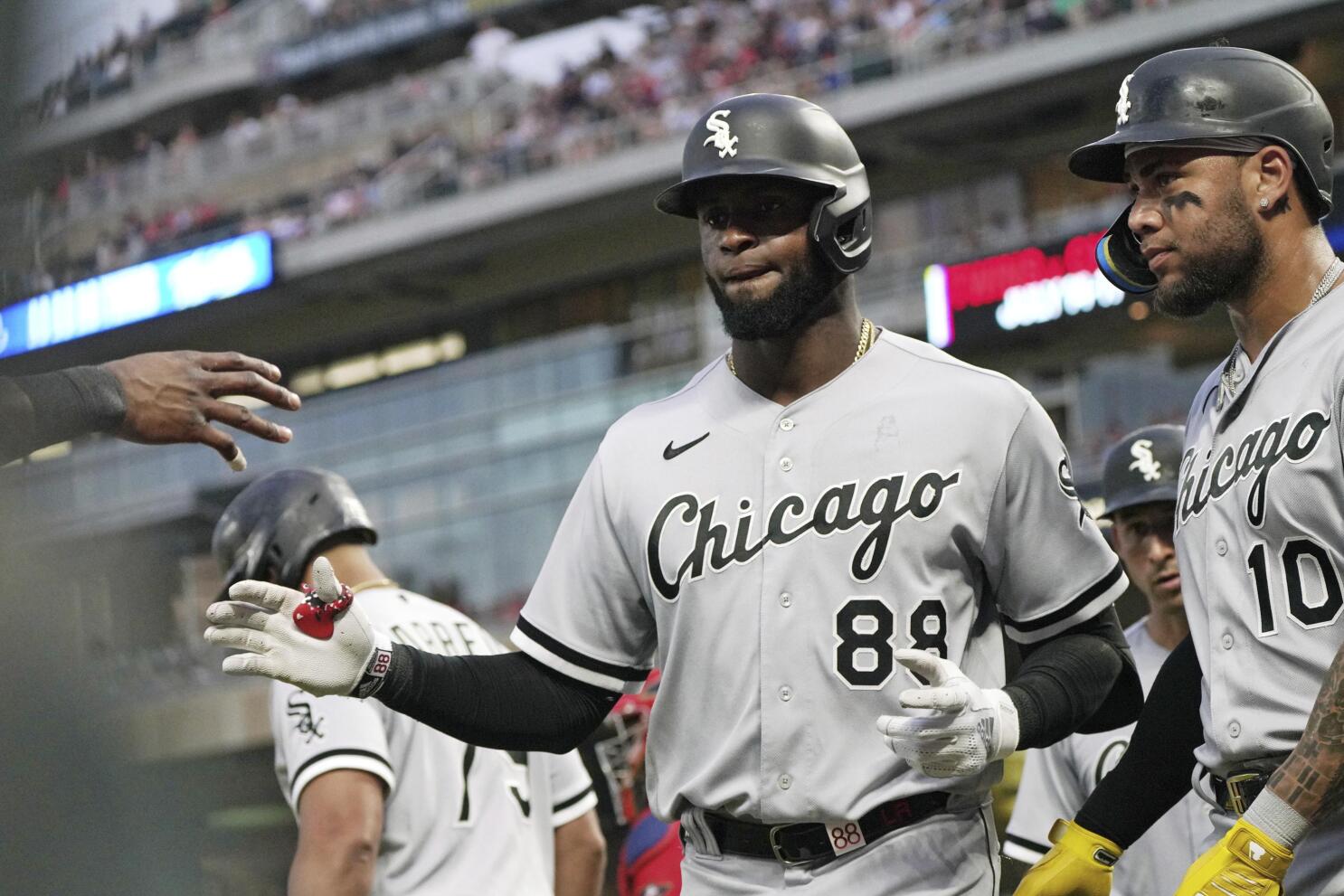 Luis Robert injury updates: White Sox OF goes on 10-day IL with  lightheadedness - DraftKings Network