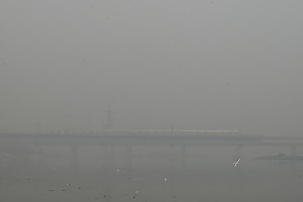 Indian capital battles dangerous levels of air pollution