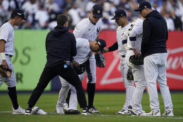 Yankees OF Aaron Hicks injures knee in Game 5 collision, out for rest of  season - Newsday