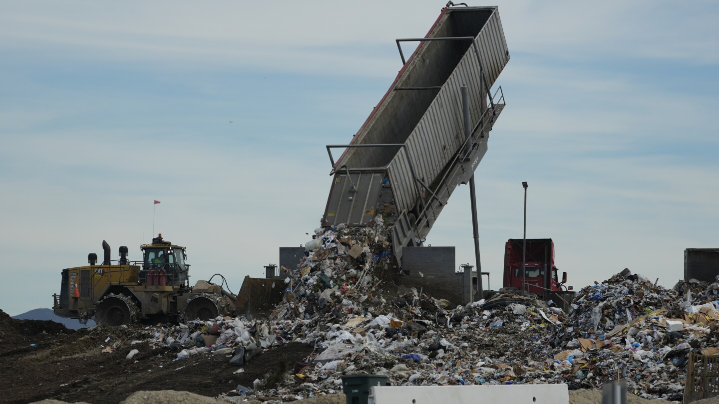 Калифорния напредва с рециклирането на хранителни отпадъци. Но дали е твърде много, твърде бързо?