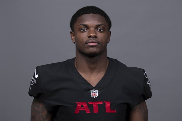 Falcons rookie CB Clark Phillips III carted off with leg injury during  joint practice with Dolphins