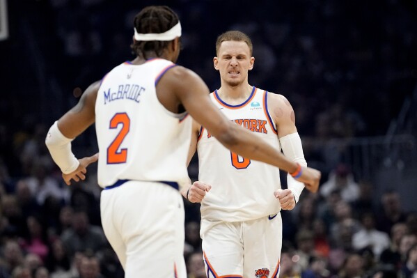 Knicks overcome losing All-Star Jalen Brunson with bruised knee, regroup to  beat Cavaliers 107-98