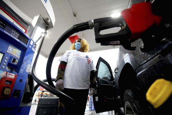 Motorists Flock to Chicago Area Gas Stations for Free Fuel