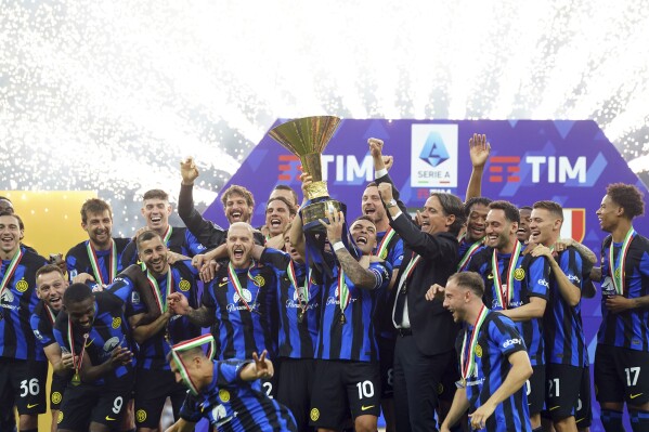 Inter players celebrate their victory of the "scudetto" after the Serie A soccer match between Inter and Lazio at the San Siro Stadium in Milan, Italy, Sunday, May 19, 2024. (Spada/LaPresse via AP)